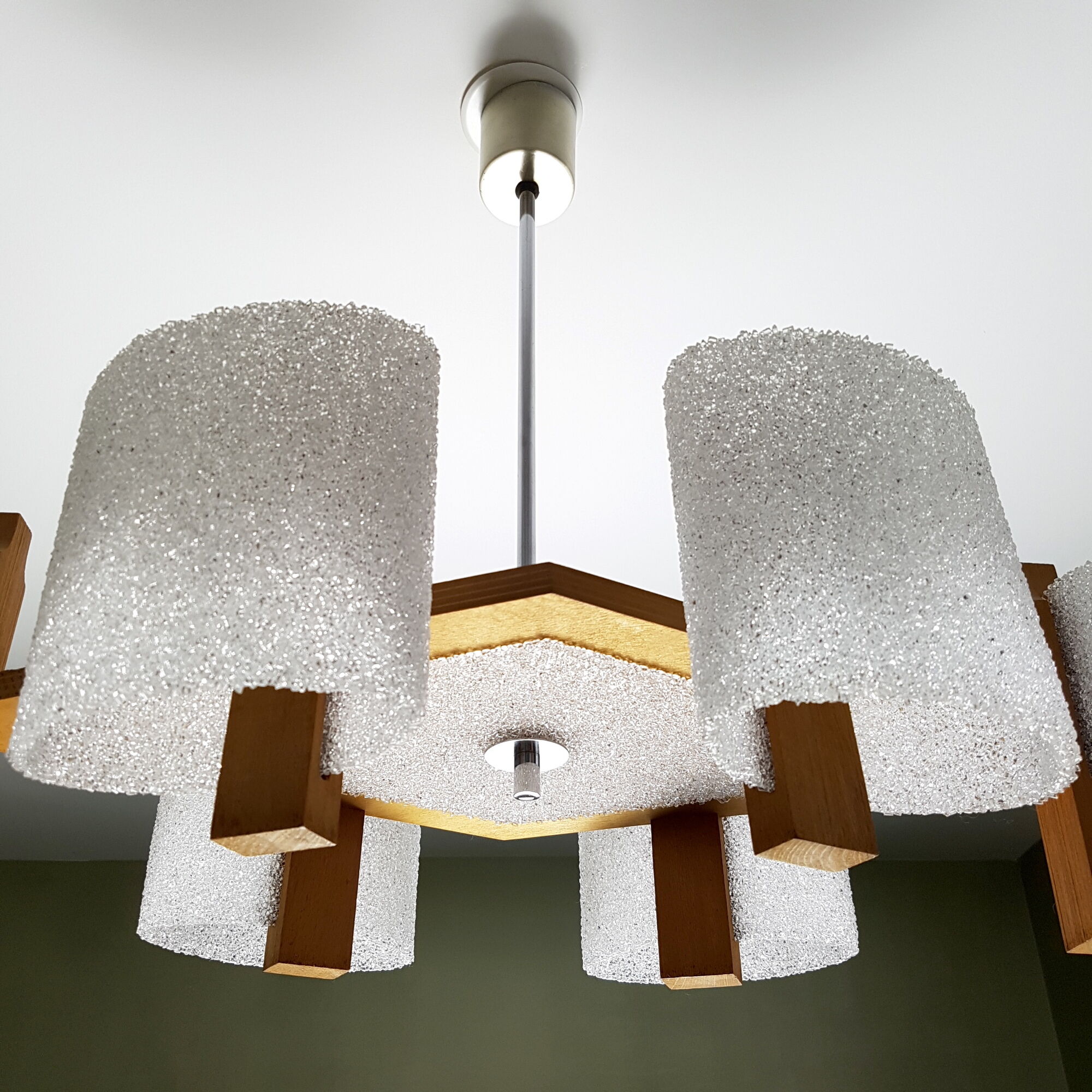Chandelier Scandinavian 6 fires of wood and perspex vintage