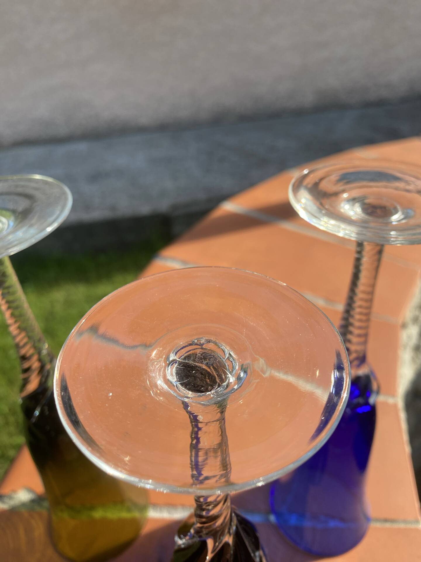 Flûtes à champagne en verre soufflé coloré