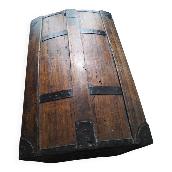 Malle ancienne bombée