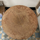 Circular pedestal table