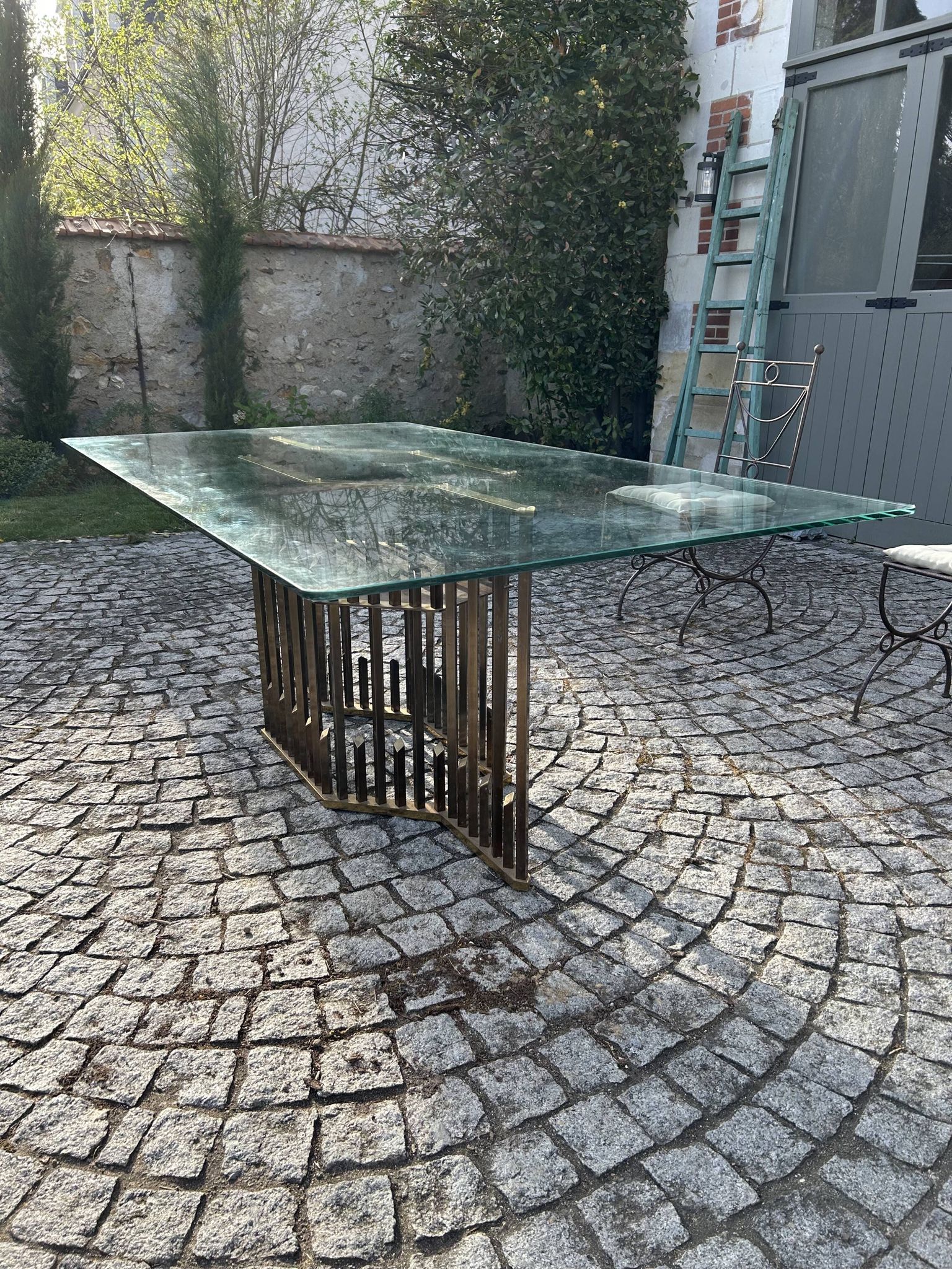 Table à manger piètement laiton dans le gout de Willy Rizzo, années 1970