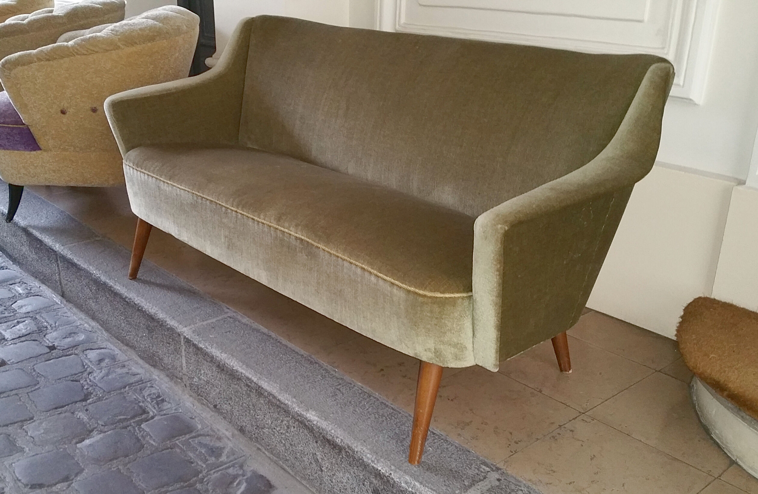 Canapé années 50 60 velour vert