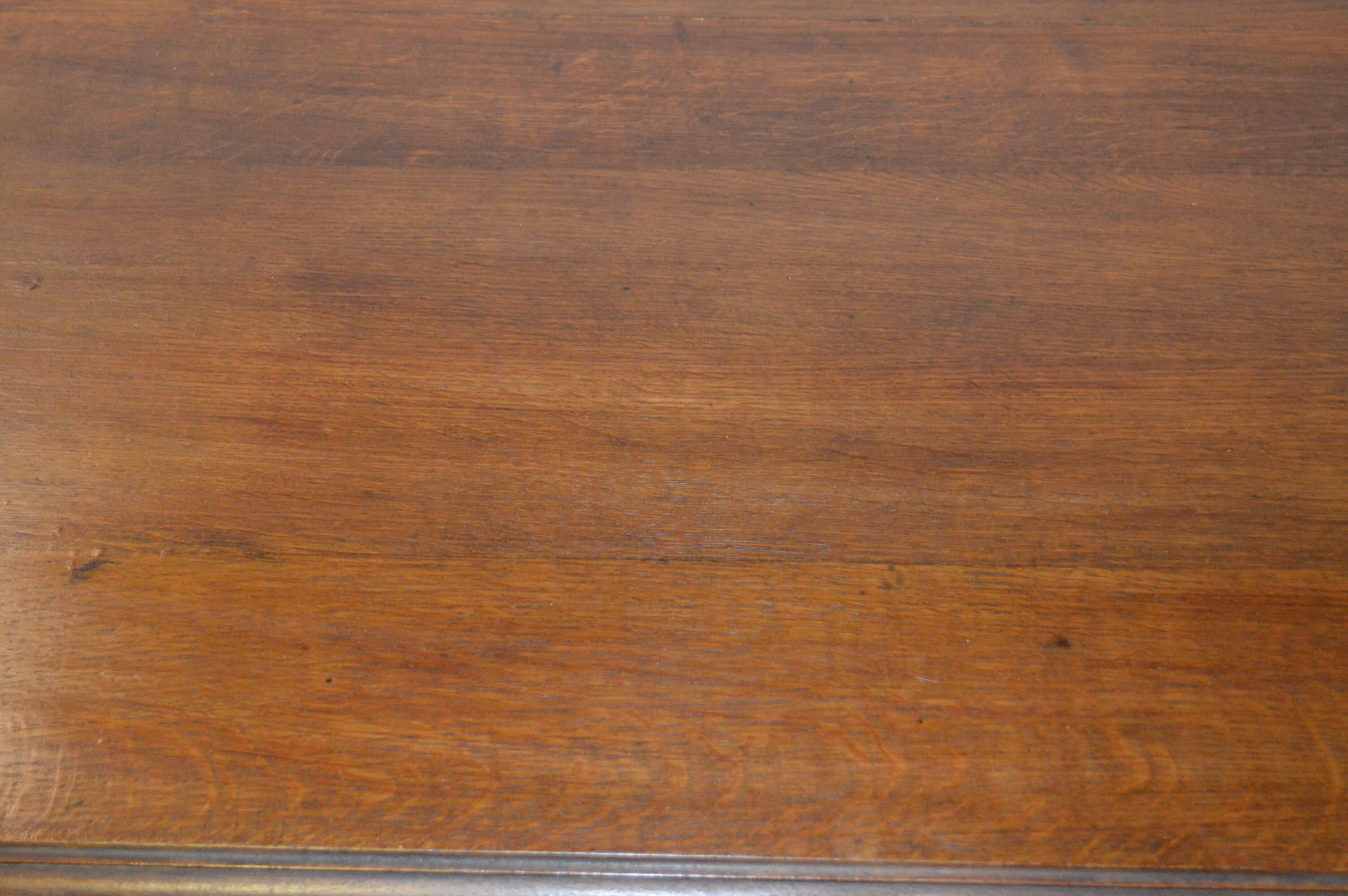 Table bistro with base in cast iron and top in oak