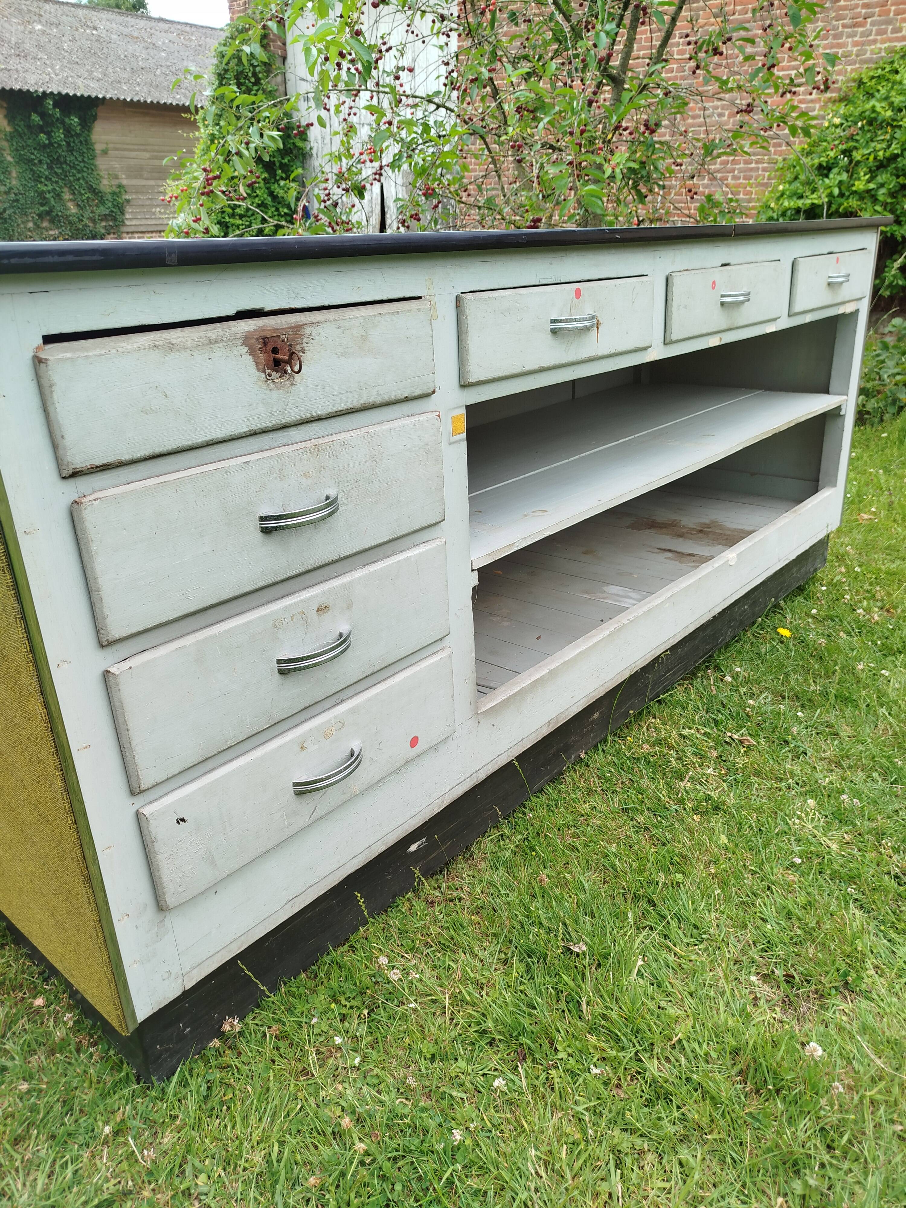 Ancien comptoir de mercerie