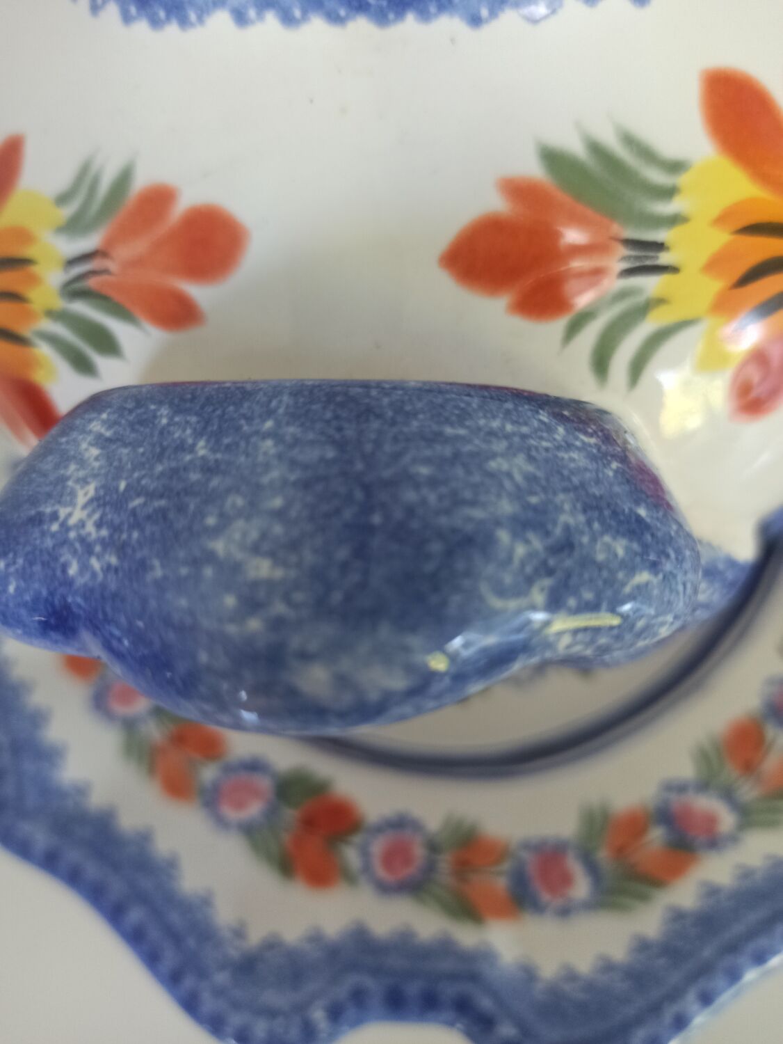 Tureen and its presentation dish Henriot Quimper