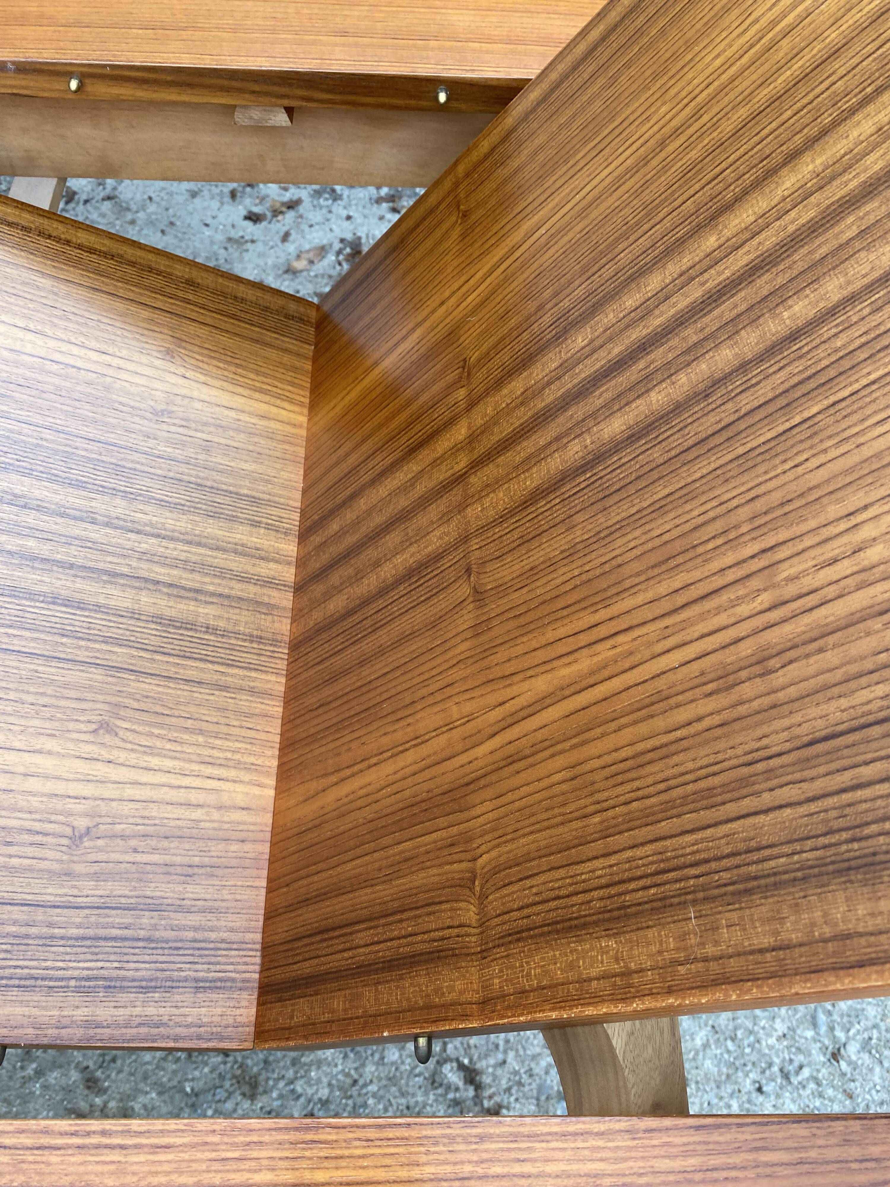 Scandinavian extendable round table in teak dia 116cm an60