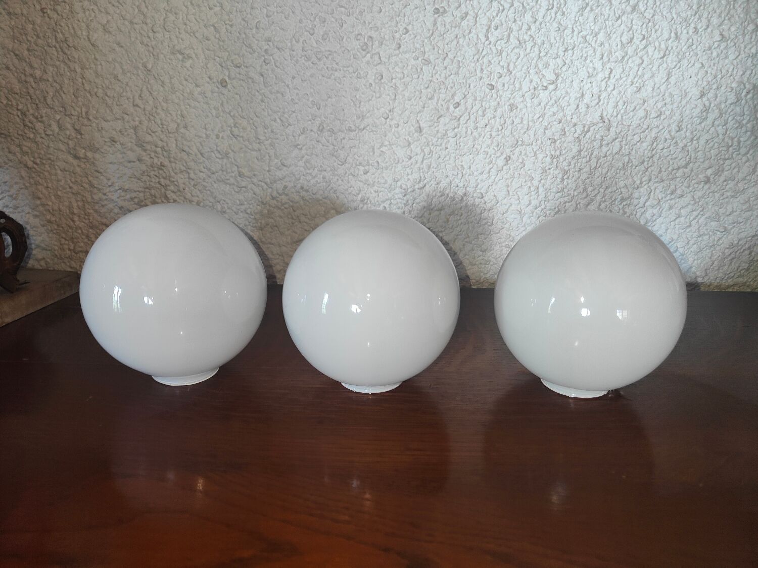 Opaline globe