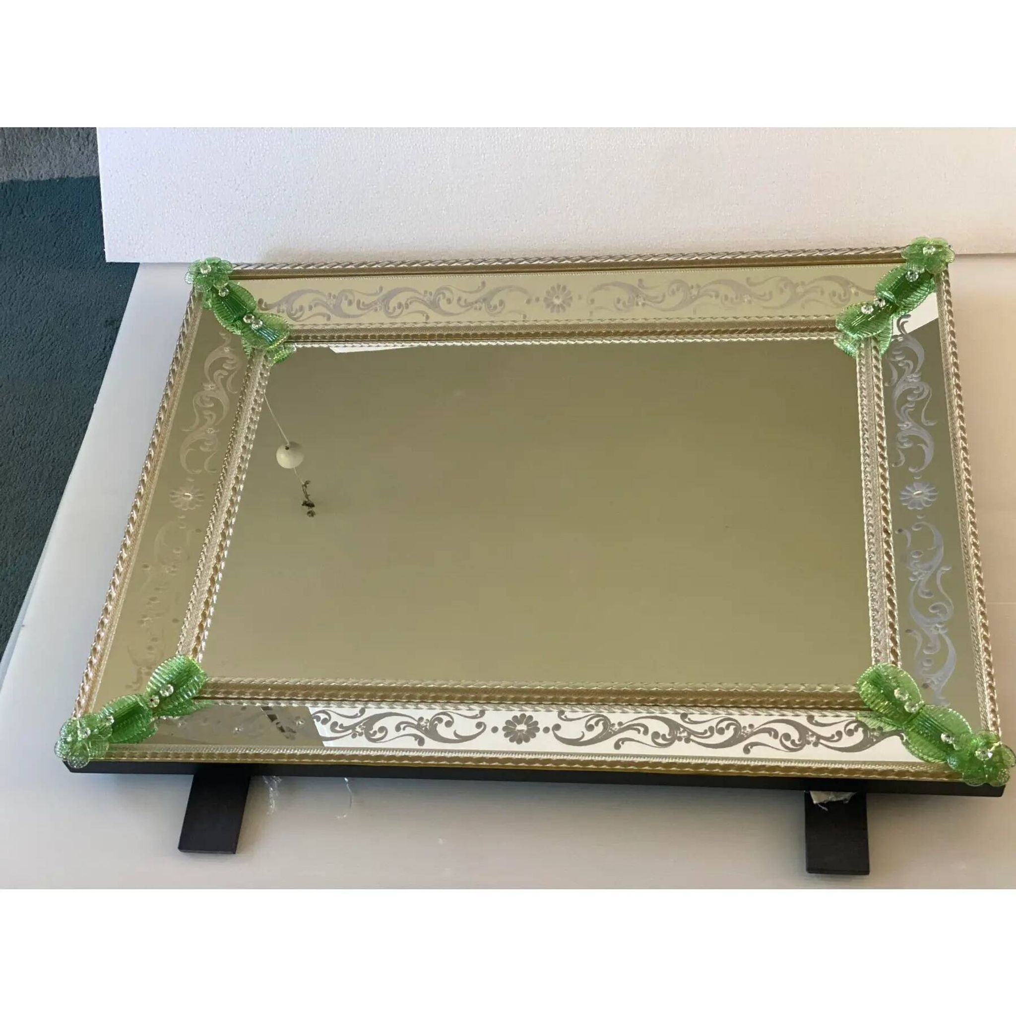 Miroir rectangulaire en verre de Murano vénitien avec sculpture florale verte réalisée à la main