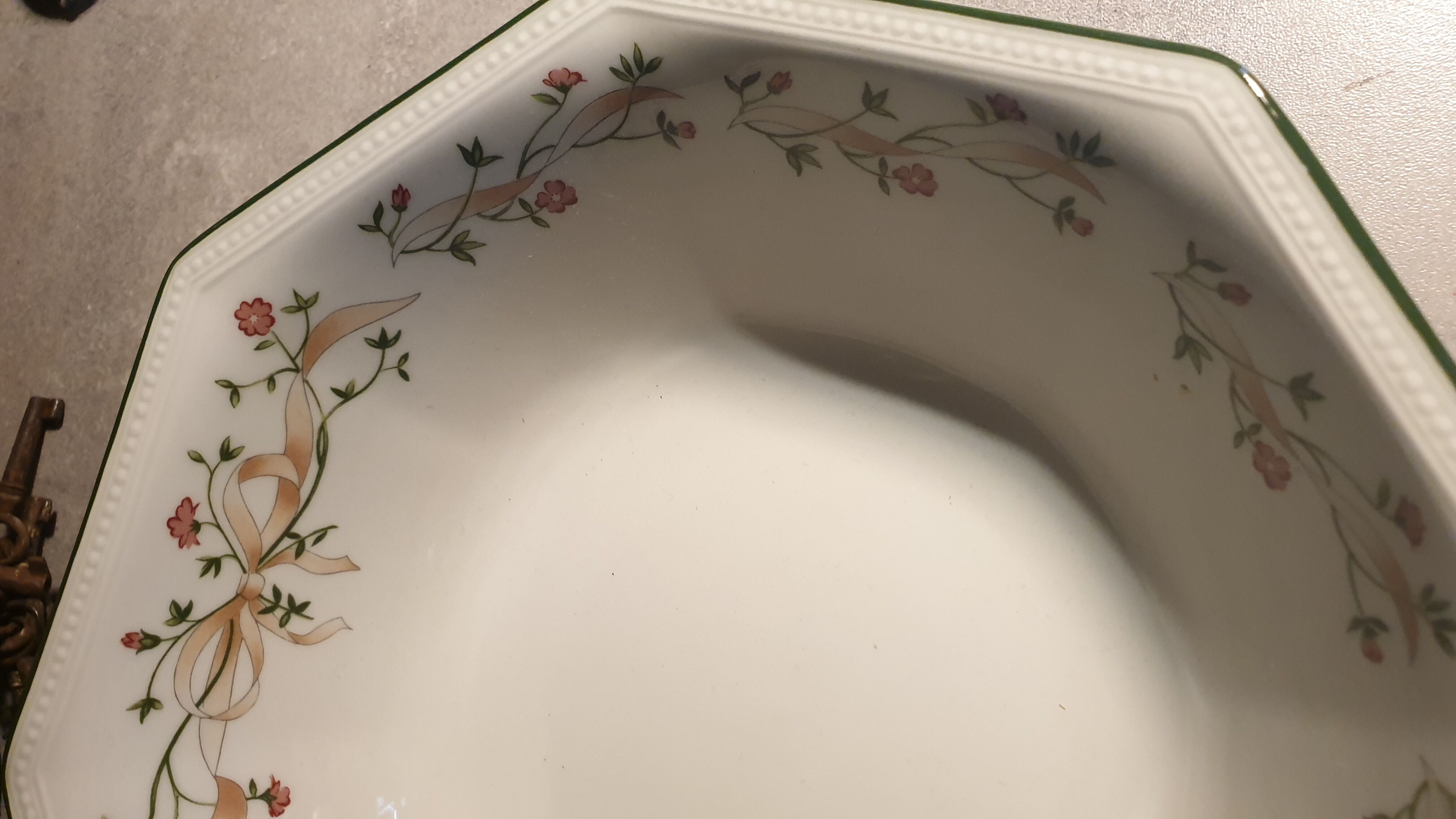 Johnson Brothers salad bowl 1980s "Eternal Beau"