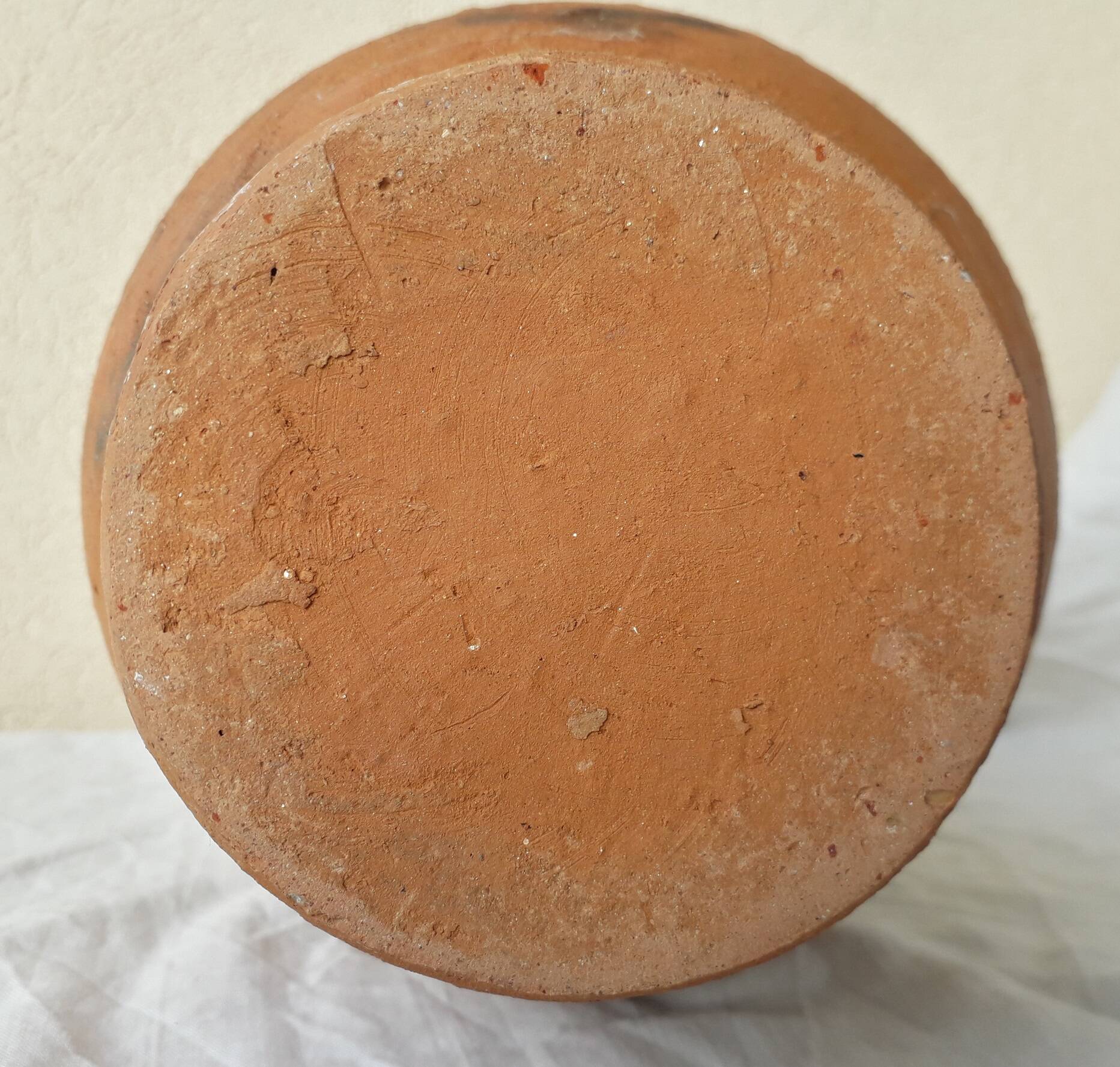 Decorative pottery in terracotta