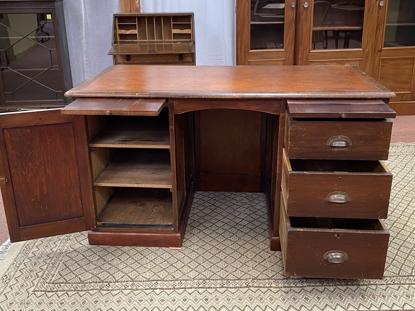 Flat mahogany desk early 20th century