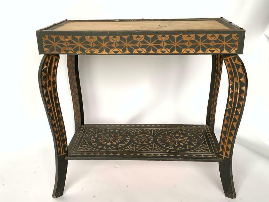 Table marocaine bois sculpte noirci 1950