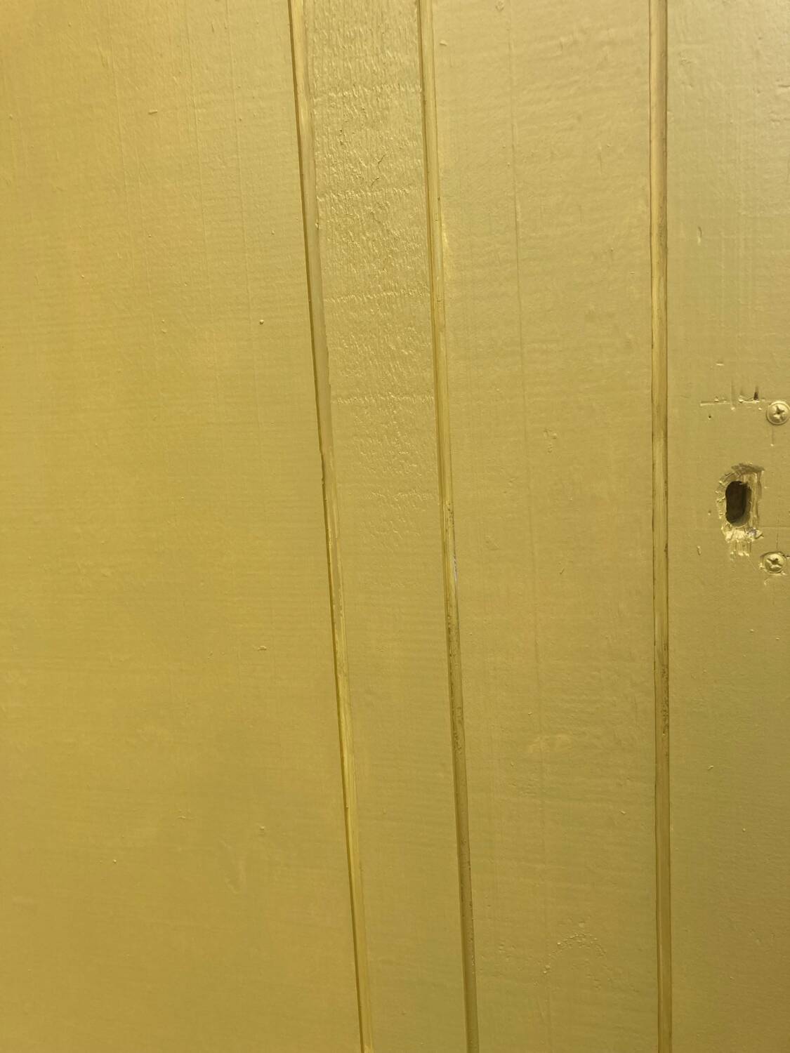 Simple yellow Parisian wardrobe