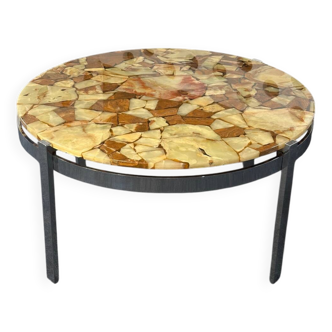 Round coffee table in onyx-like resin and chrome-plated metal, 1970s