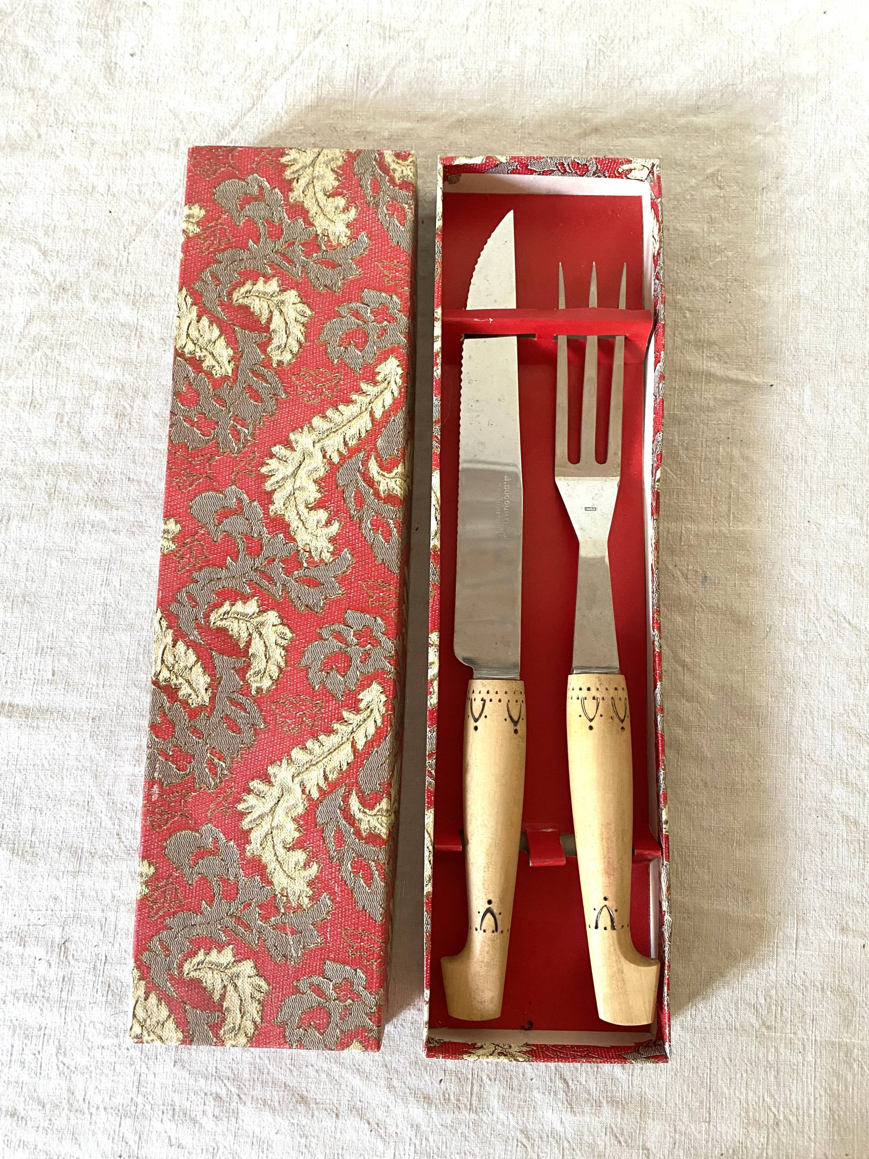 Fourchette et couteau à découpe en inox et bois gravé