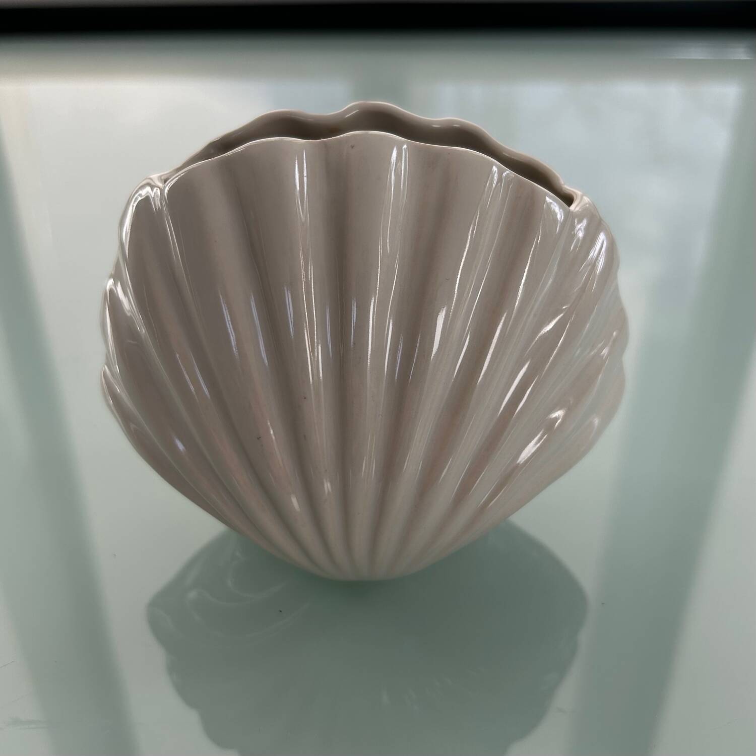 Shell vase