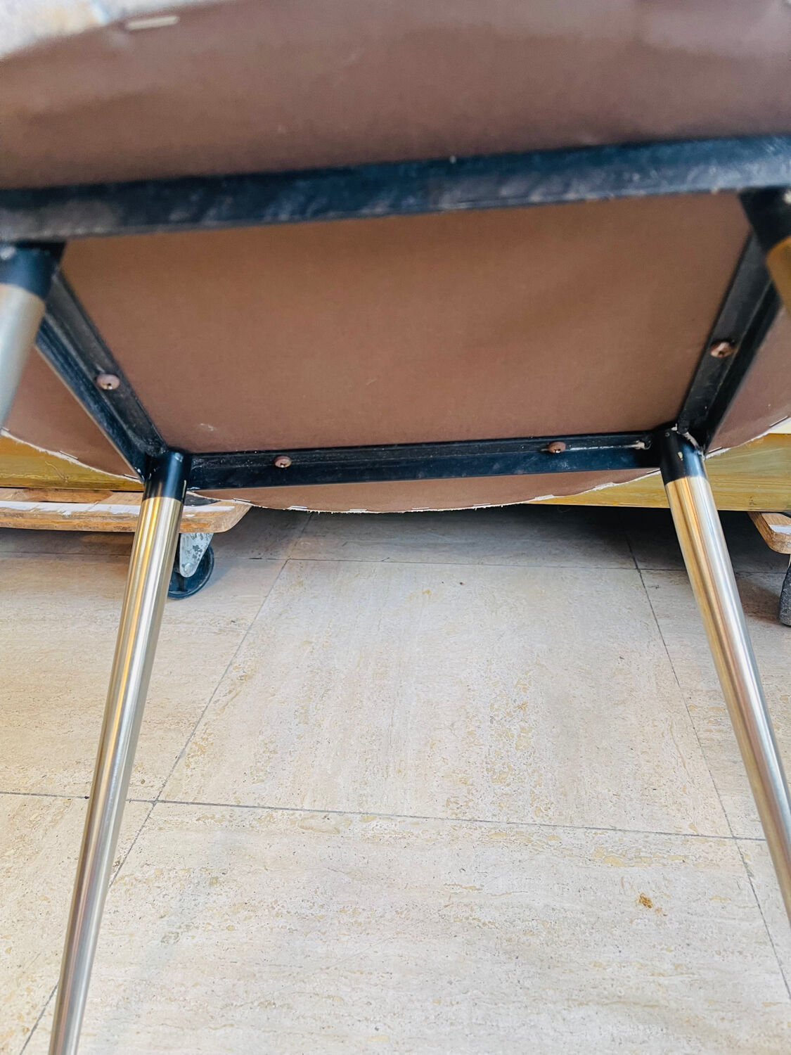 Vintage chair fully reupholstered – artisanal restoration