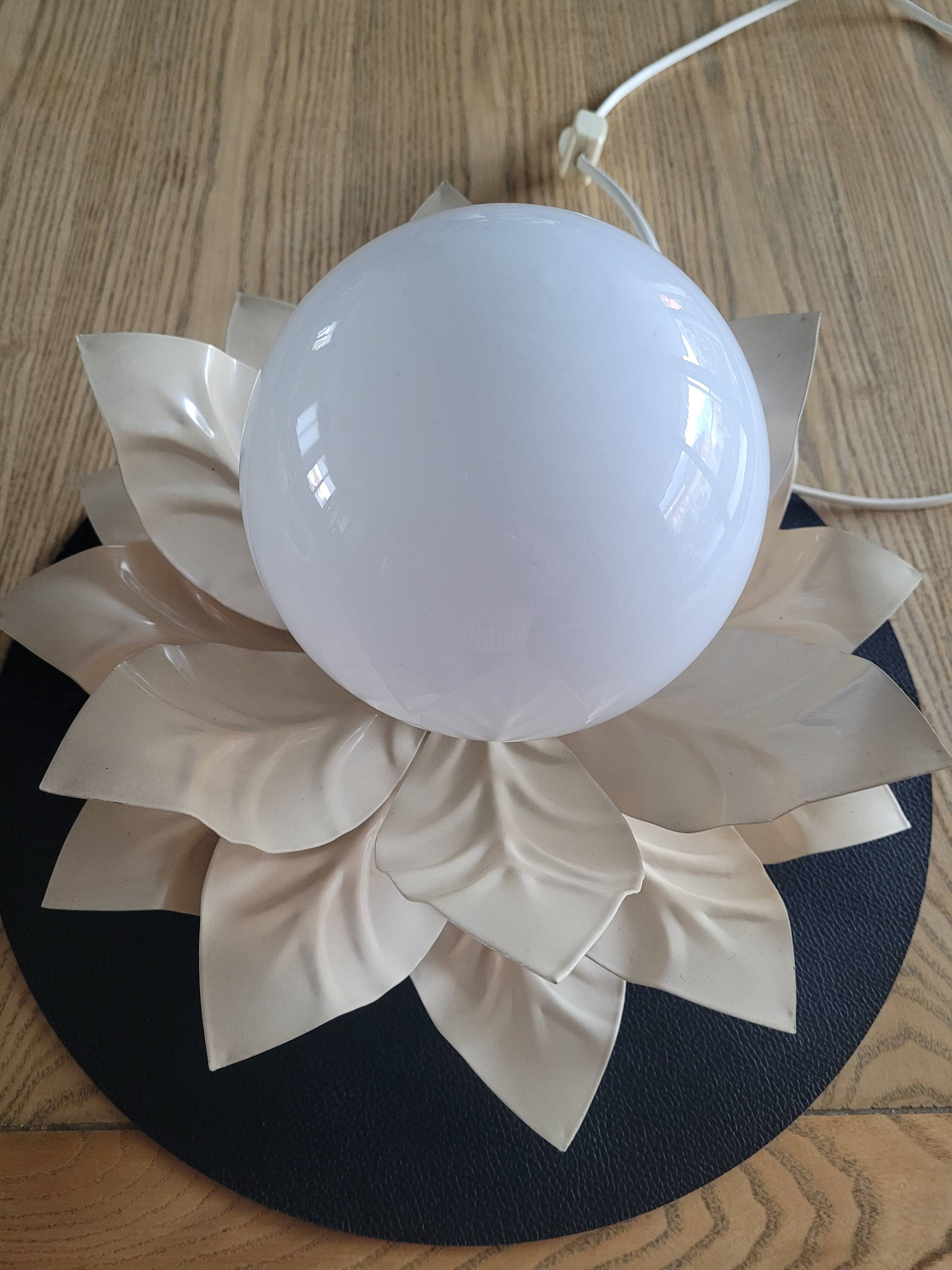 Flower table lamp - Opaline globe