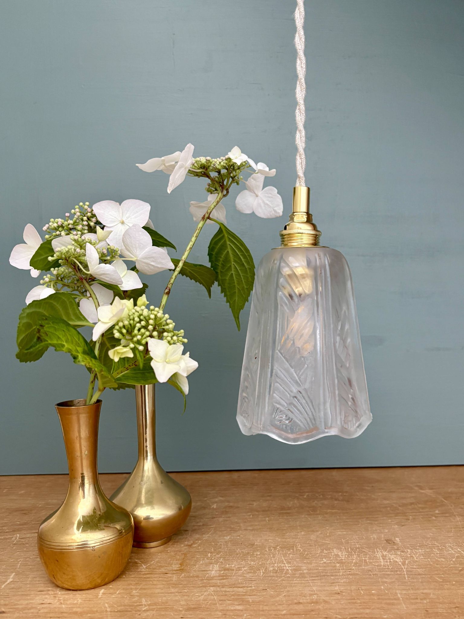 Vintage art deco frosted glass tulip pendant light