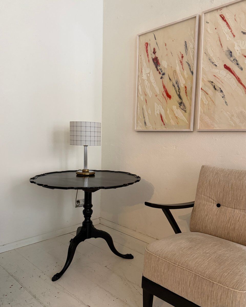 Carved vintage tripod side table, 1940s