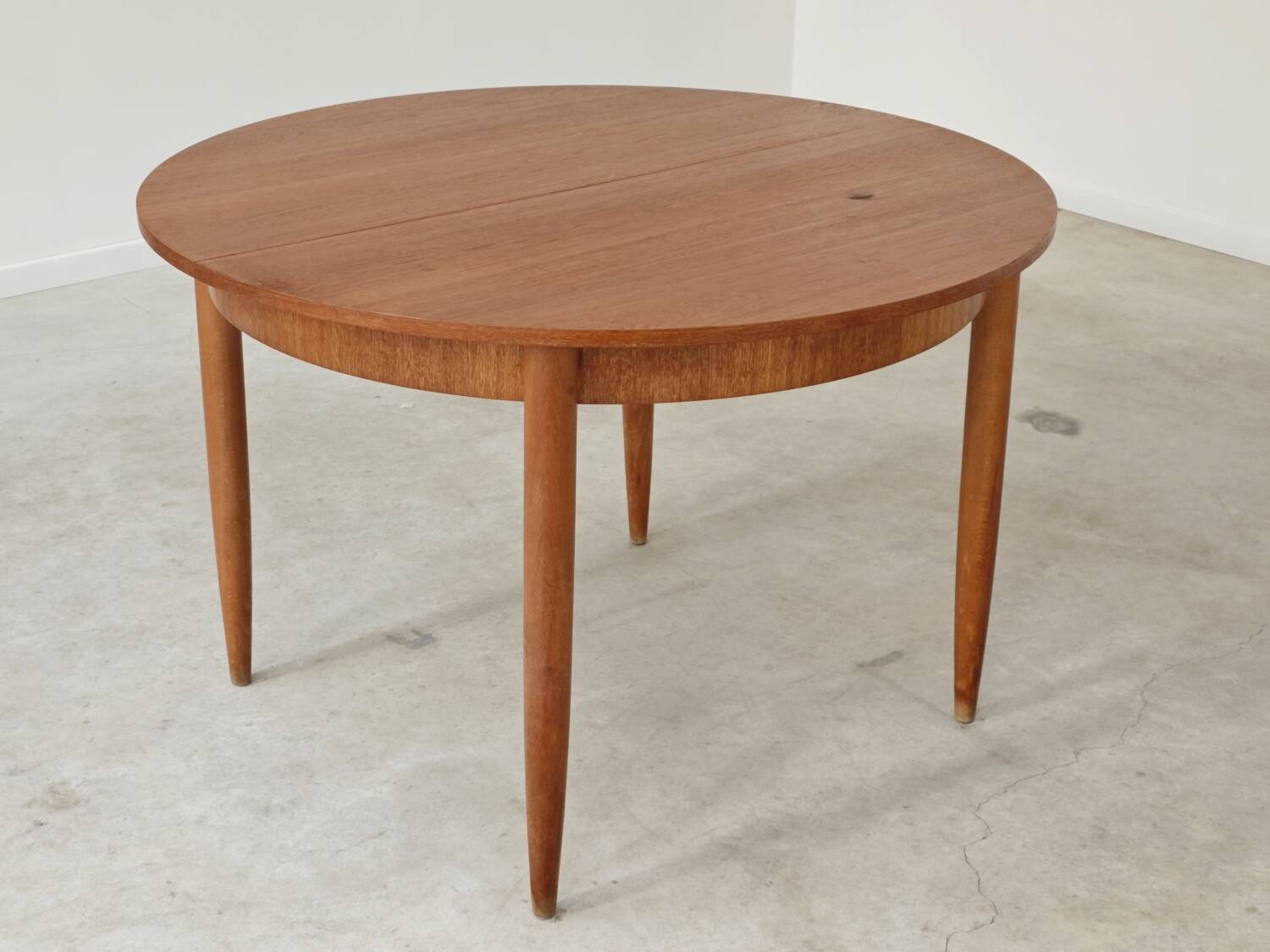 Round extending table, light oak, East Germany, 1960s