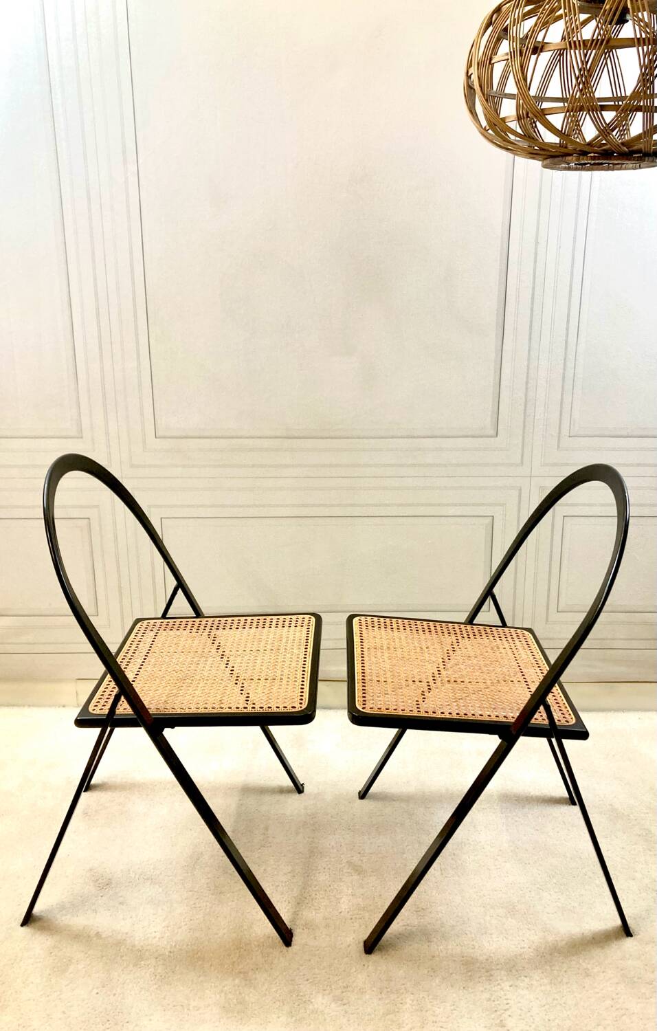 Paire de chaises Giorgio Cattelan – métal noir et cannage