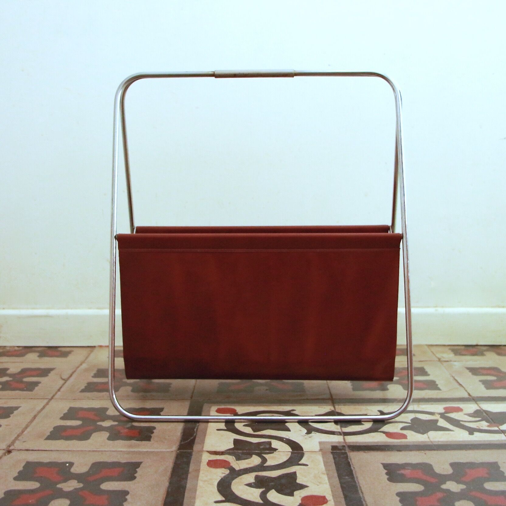 Porte-revue en métal et skaï