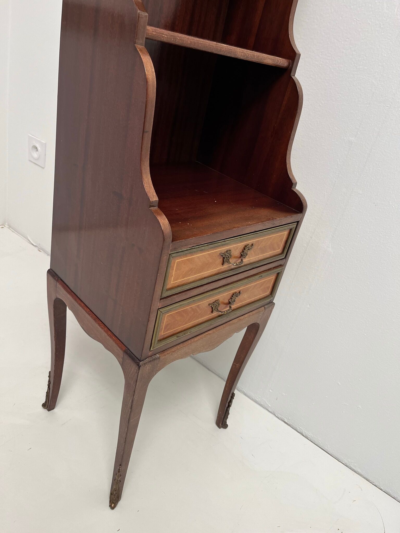 Louis XVI entrance furniture