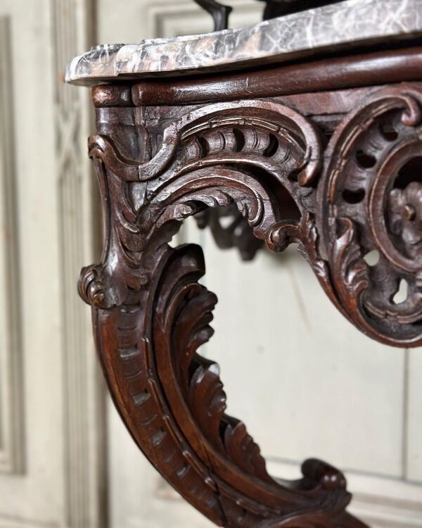 Console Louis XV en bois sculpté, marbre gris des Ardennes, XVIIIème siècle