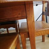 Table en chêne et chaises