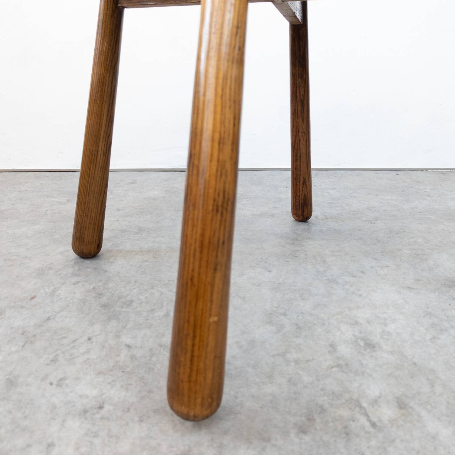 Table d'appoint moderniste en chêne par Jan Vaněk pour Krásná Jizba