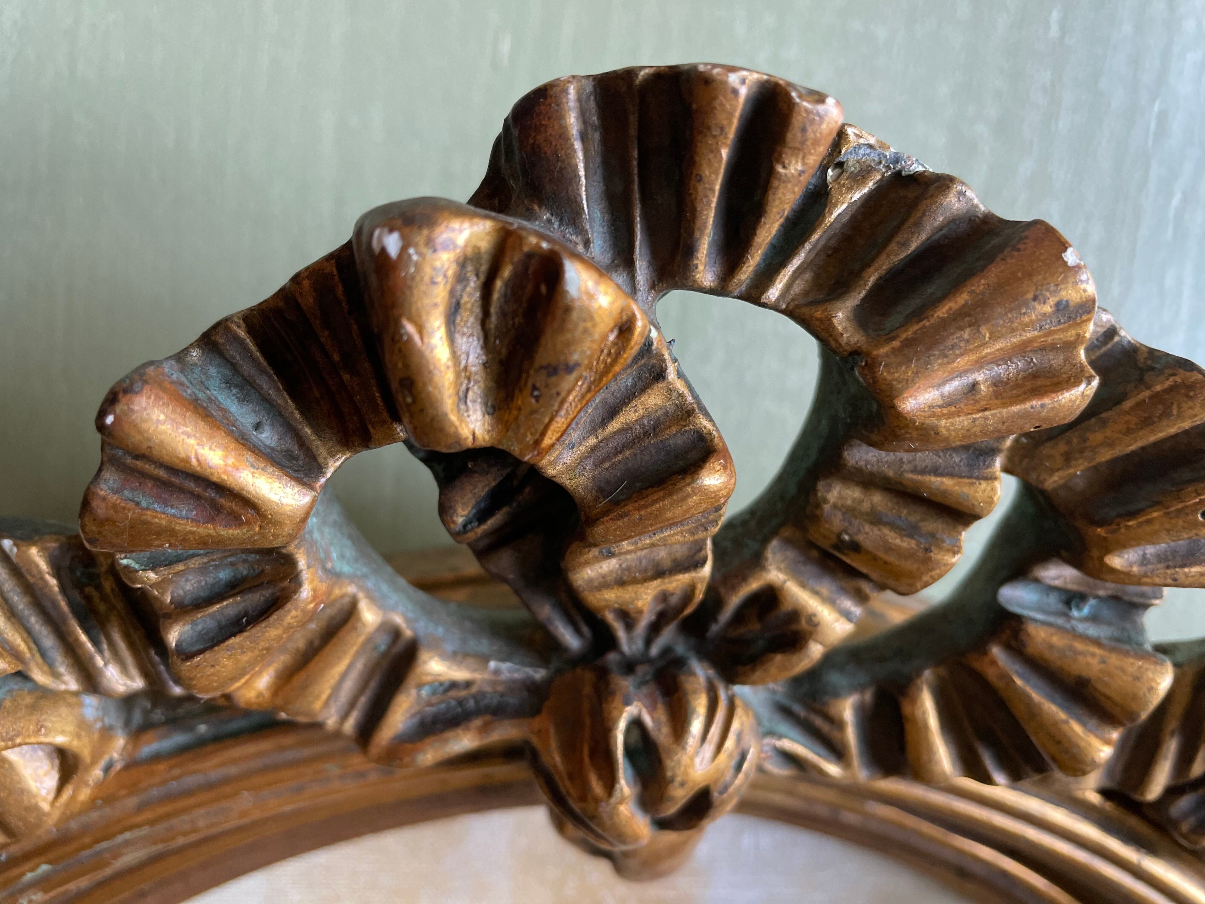 Louis XVI knot oval frame