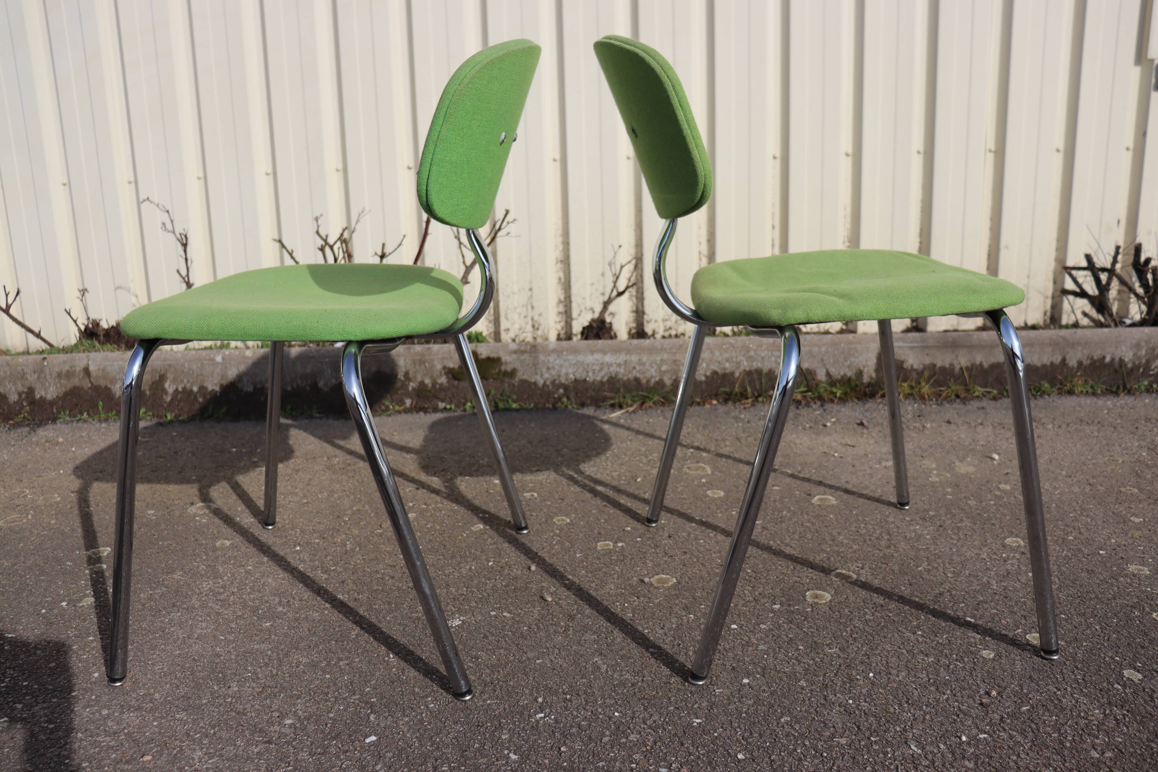Set of 4 1970s Strafor-steelcase chairs