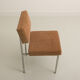 Chaise de bureau avec une structure en acier chromé et dossier large