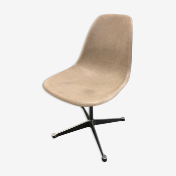Chaise de bureau en résine par Eames pour Herman Miller vers 1960