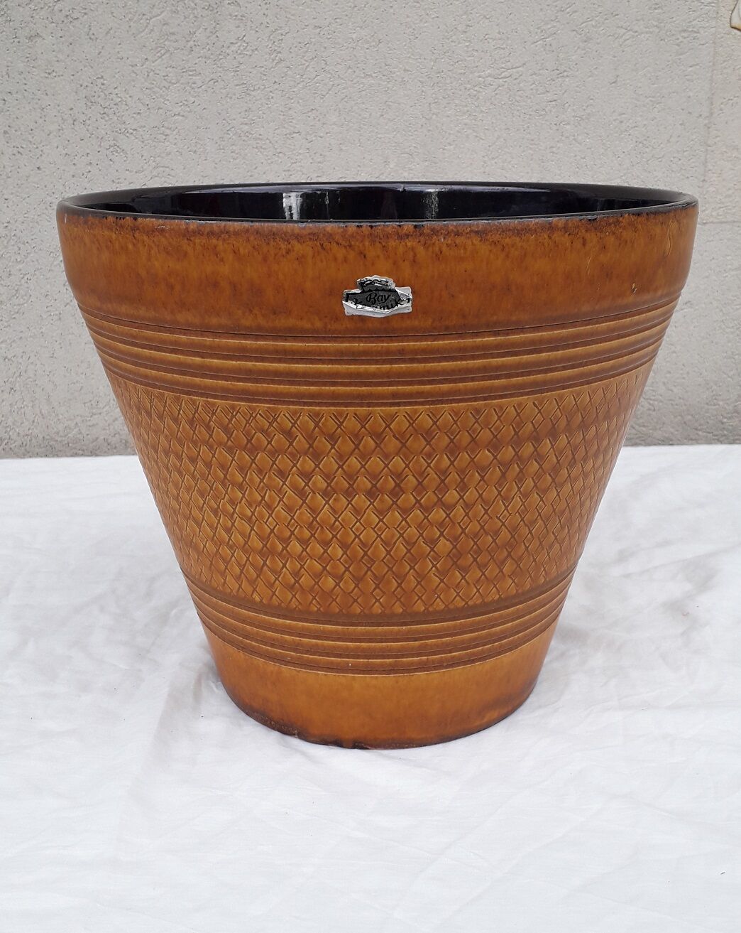 Ceramic pot cover signed