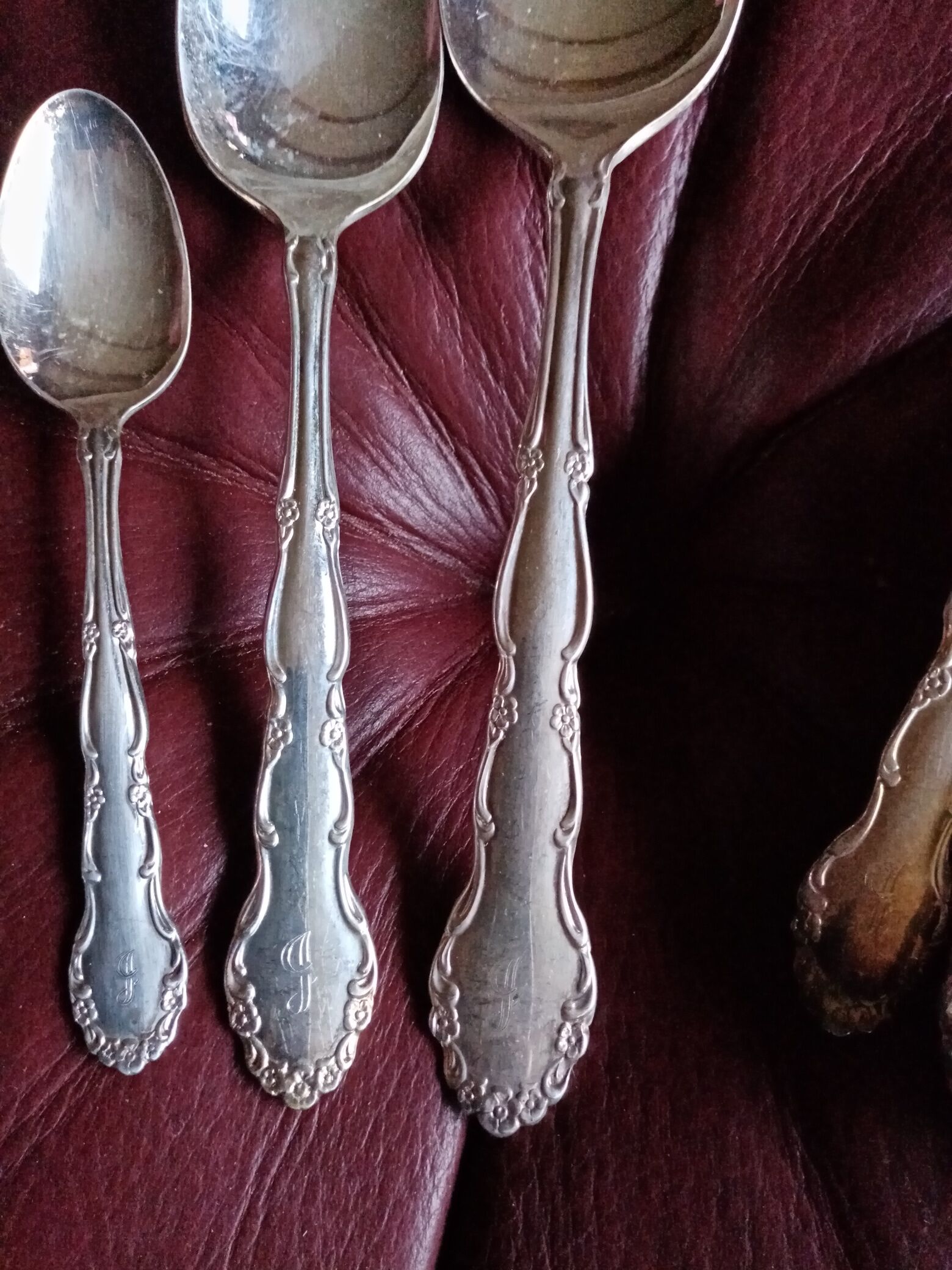 Menagère ancienne 126 pieces 12 personnes en métal argenté Oneida Silversmiths