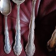 Menagere ancienne 126 pieces, 12 people in silver metal oneida silversmiths complete in very good condition