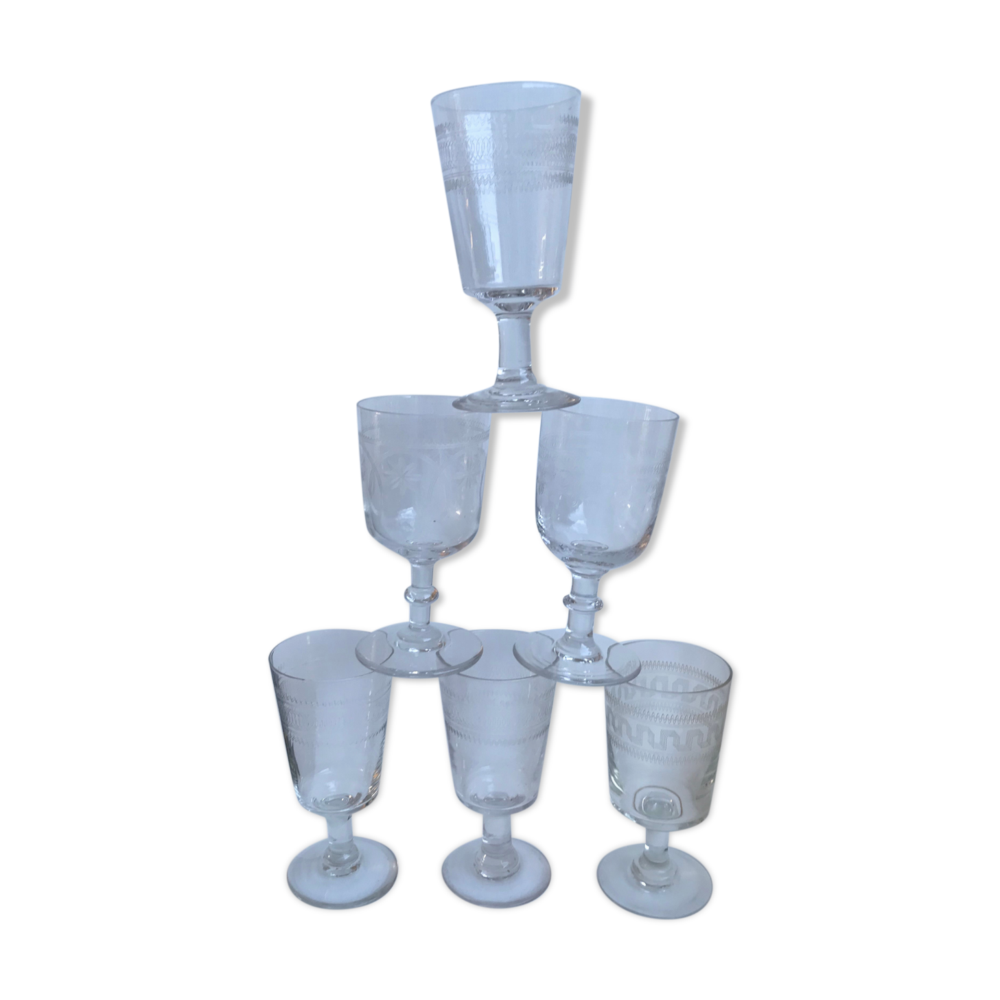 Lot de 6 verres à vin dépareillés en cristal gravé années 30-40