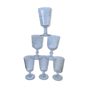 Lot de 6 verres à vin dépareillés en cristal gravé années 30-40