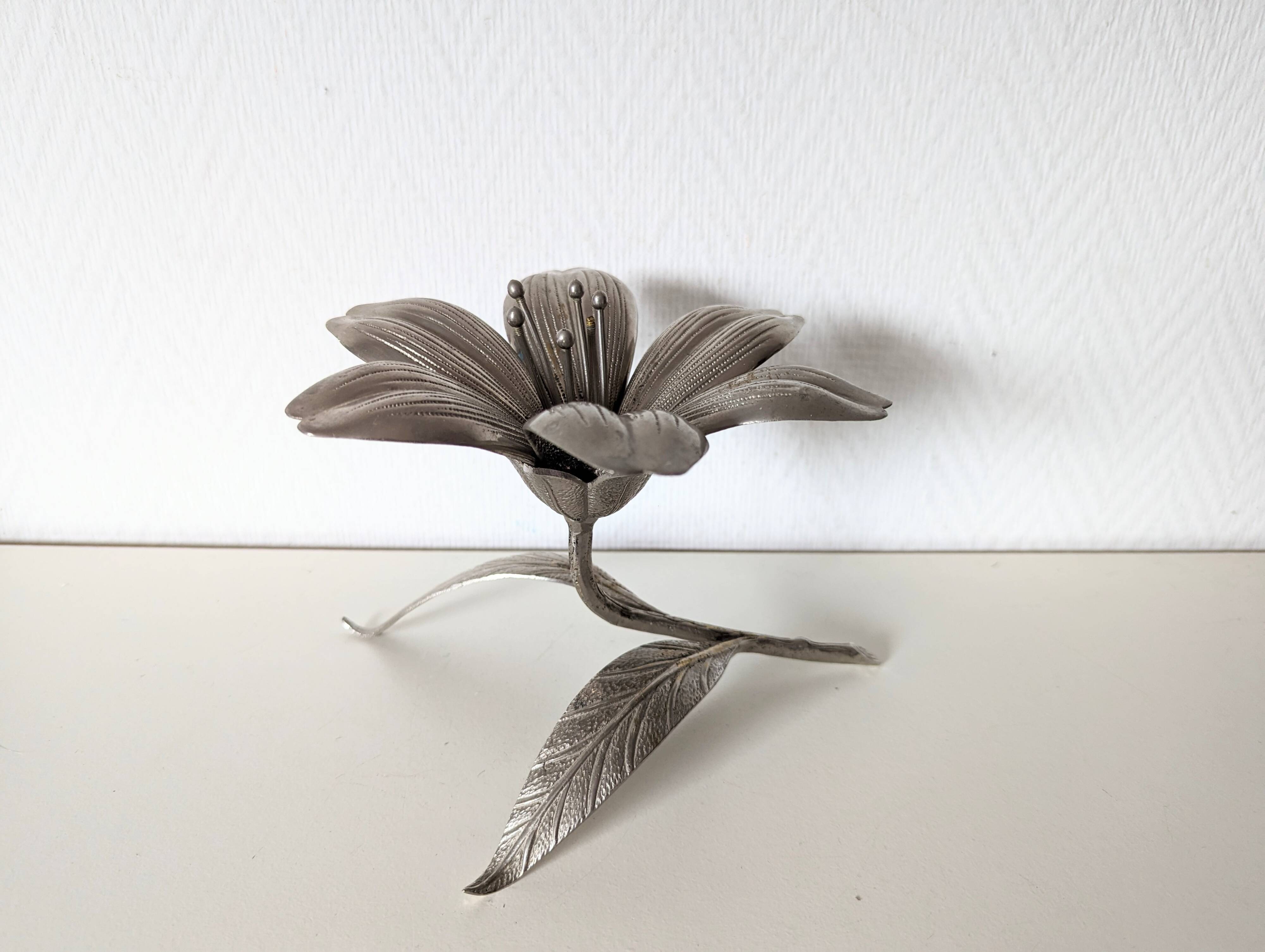 cendrier d'invité ,individuels en forme de fleurs ,en métal