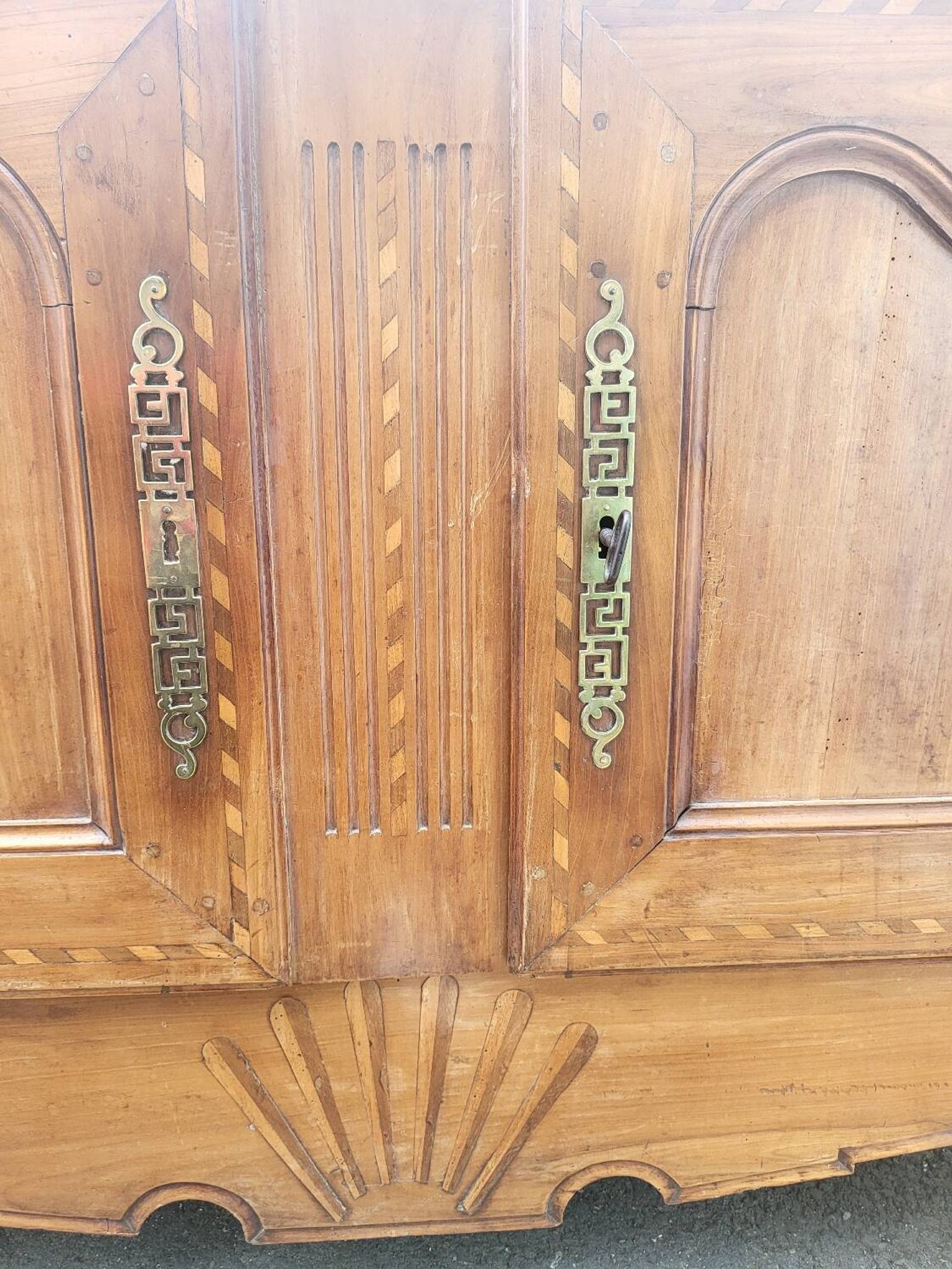 Antique solid wood buffet – marquetry and curved legs – 19th century