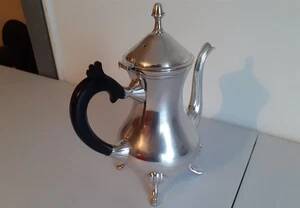 Metal teapot / Bakelite handle