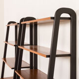 Un meuble mural indépendant en deux parties de style mi-siècle par Brantorps, Suède, années 1960.