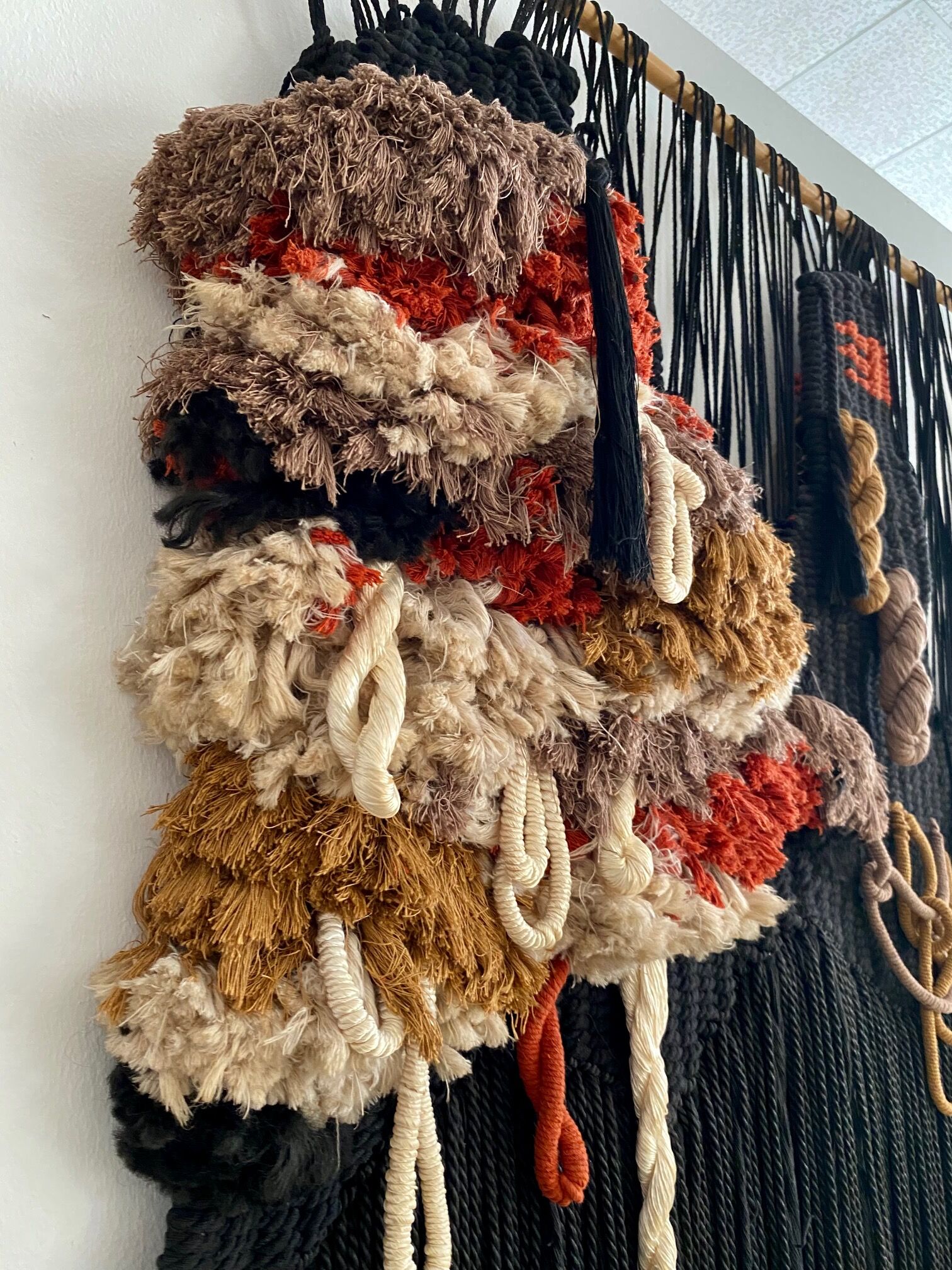 Tapisserie brutaliste macrame Maria Asuncion Raventos, Espagne, années 1960