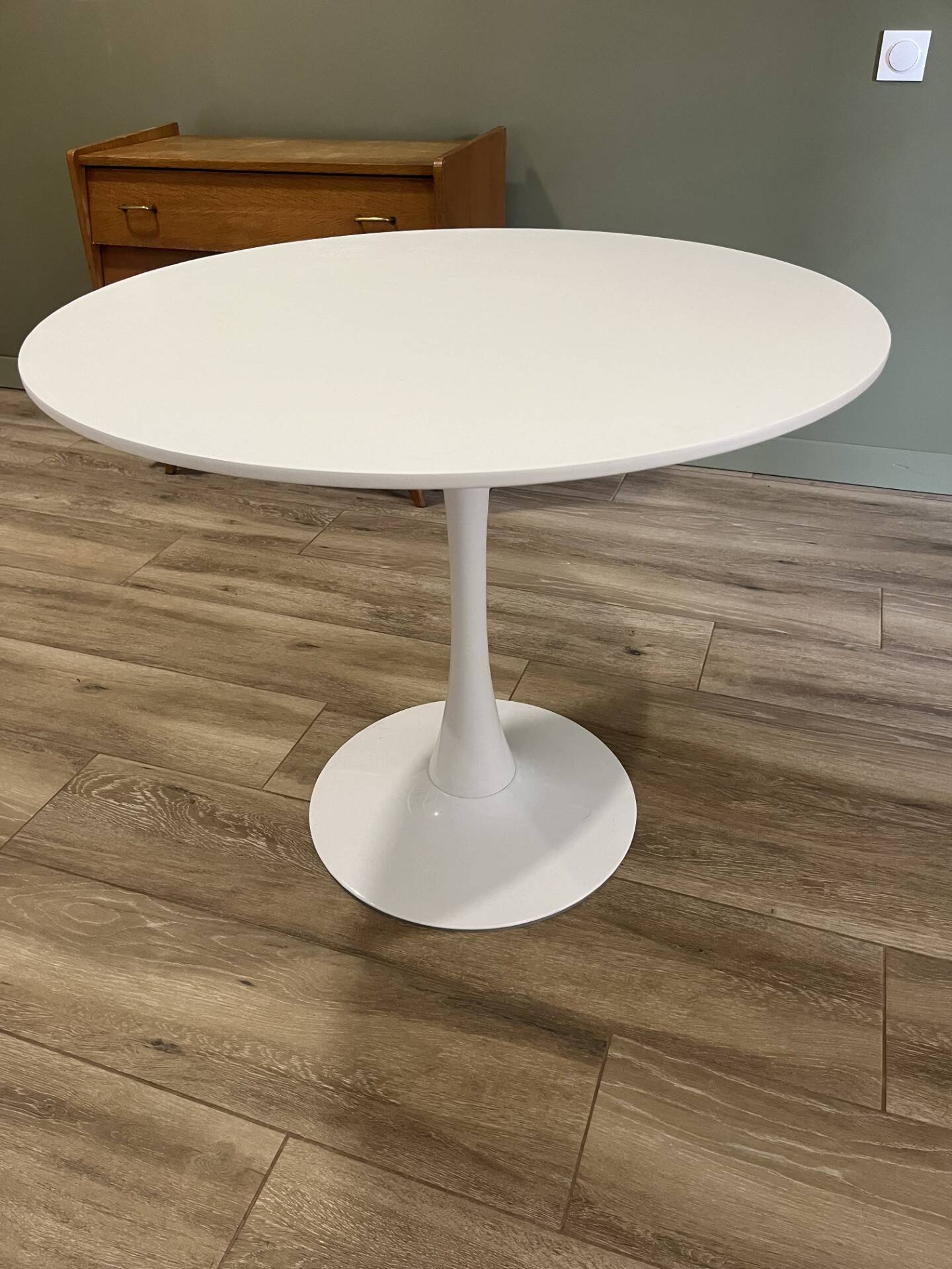 Tulip table