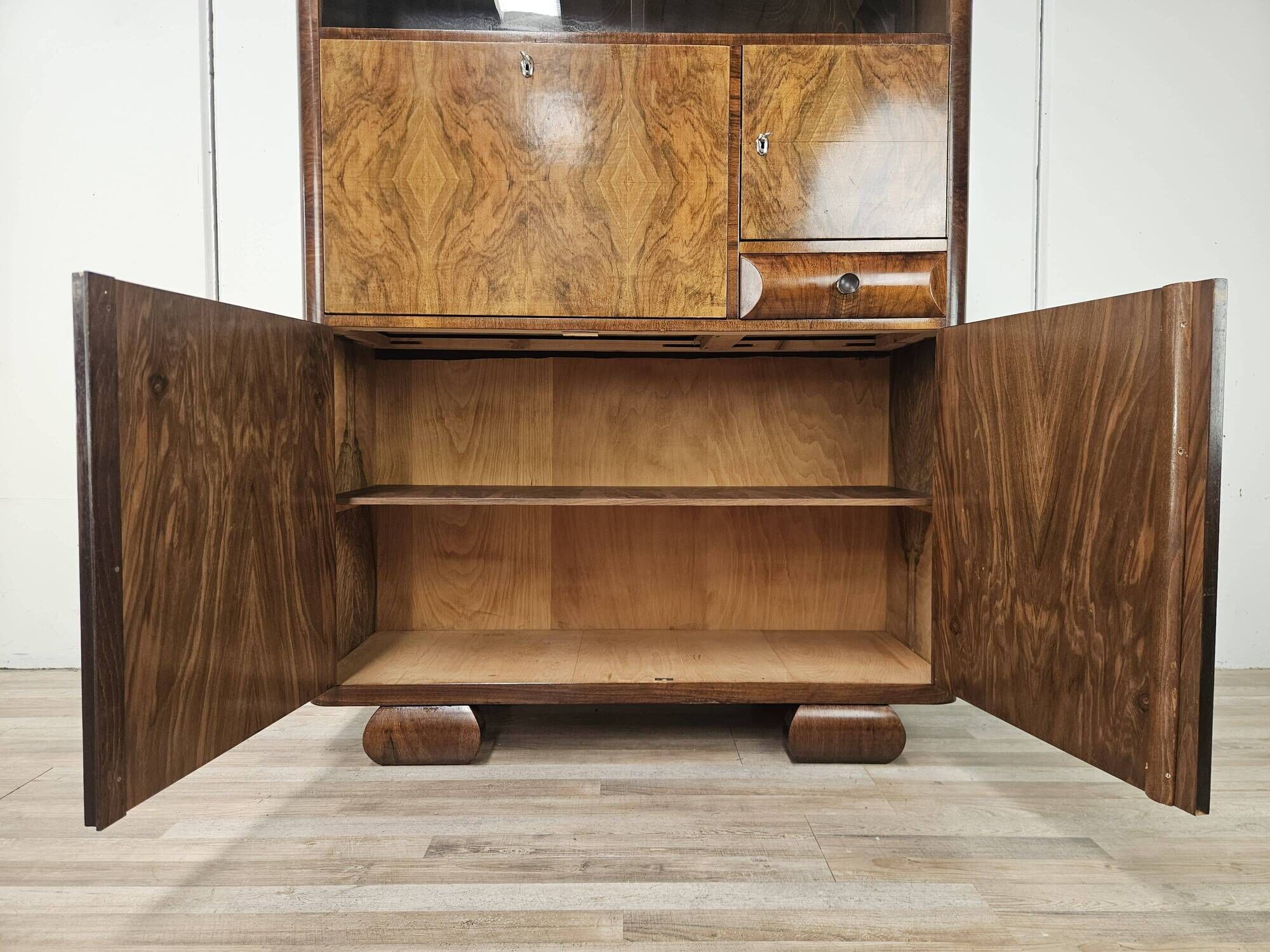 1930s Austrian Art Deco display cabinet