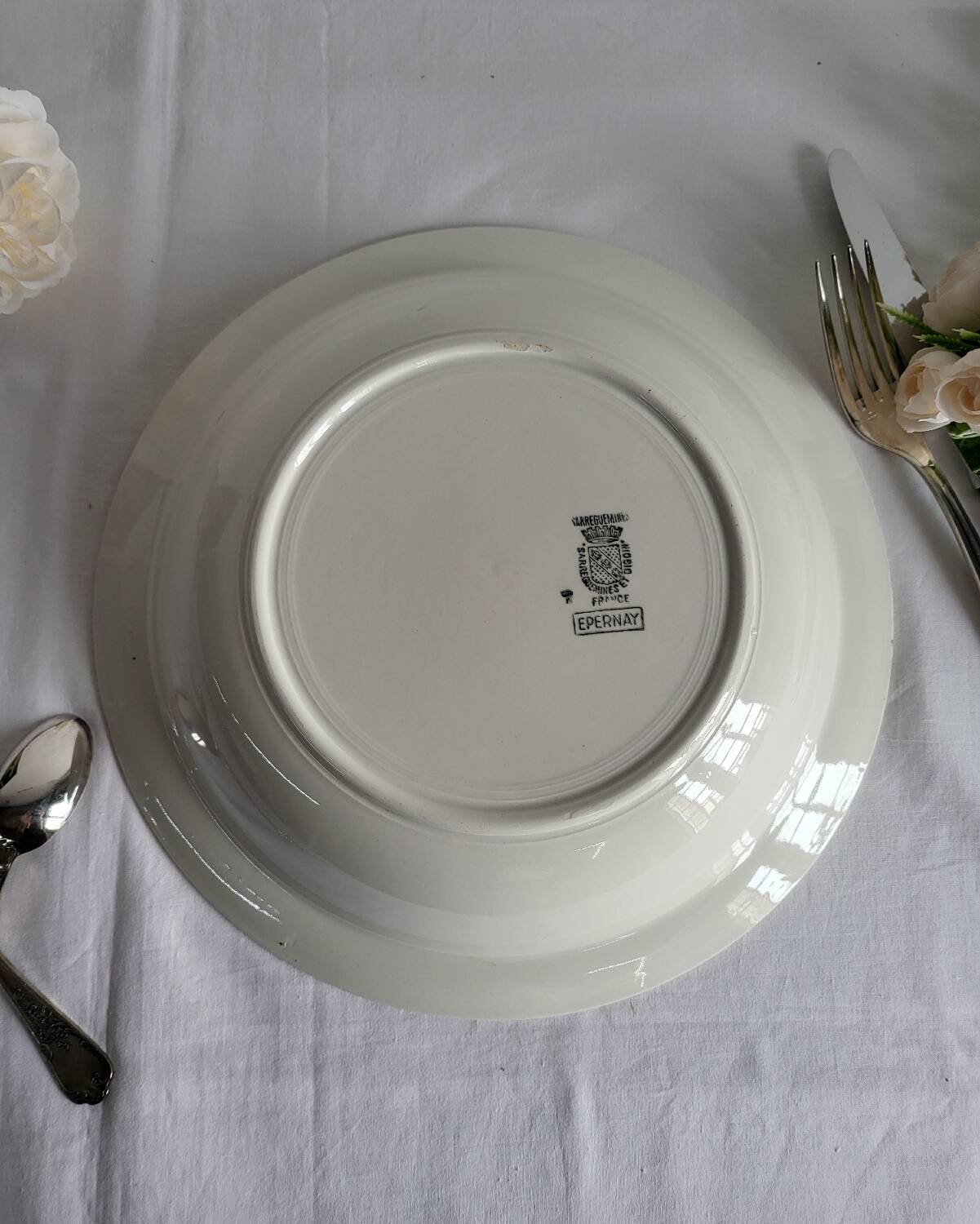 Large round, shallow earthenware dish, sarreguemines, epernay pattern