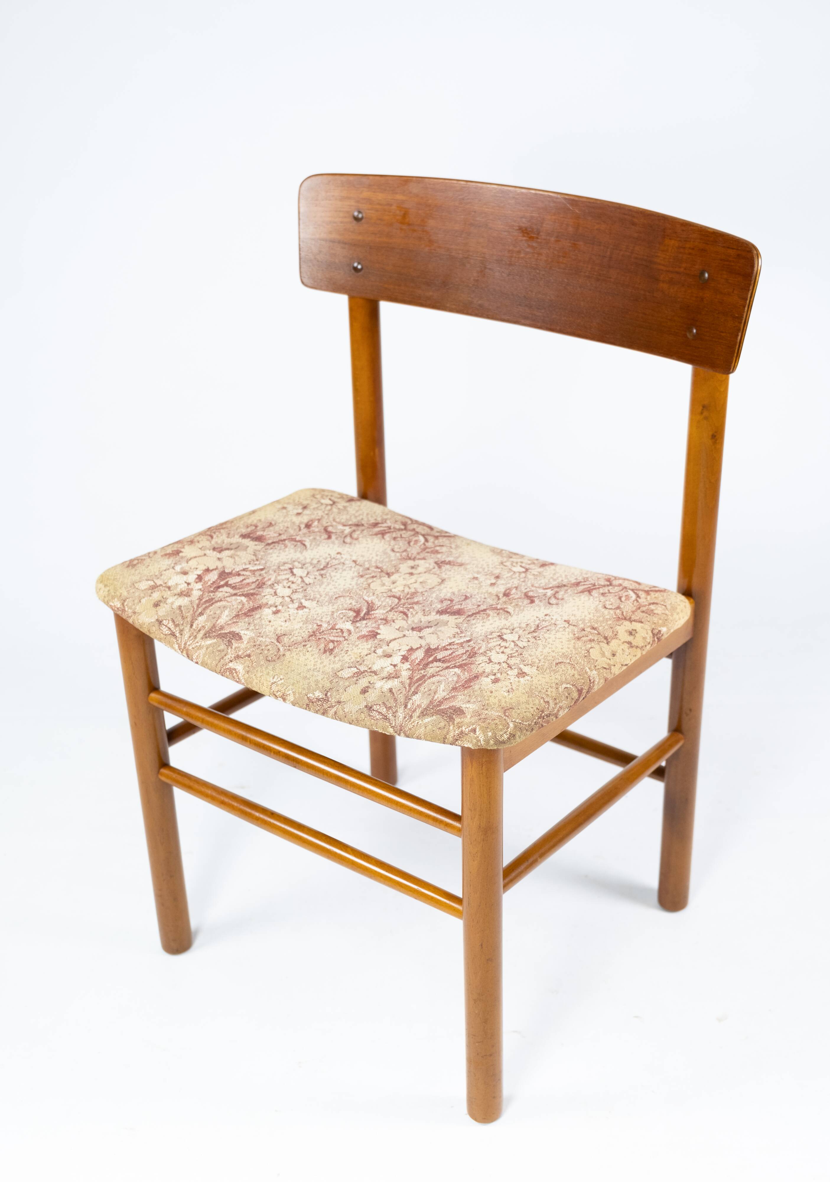 Set of six dining room chairs of danish design from the 1960s.