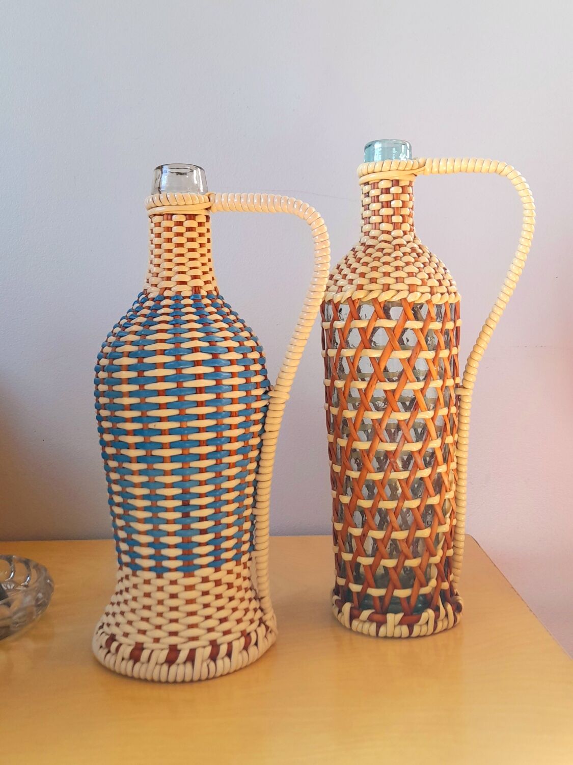 Bouteilles scoubidous 60s